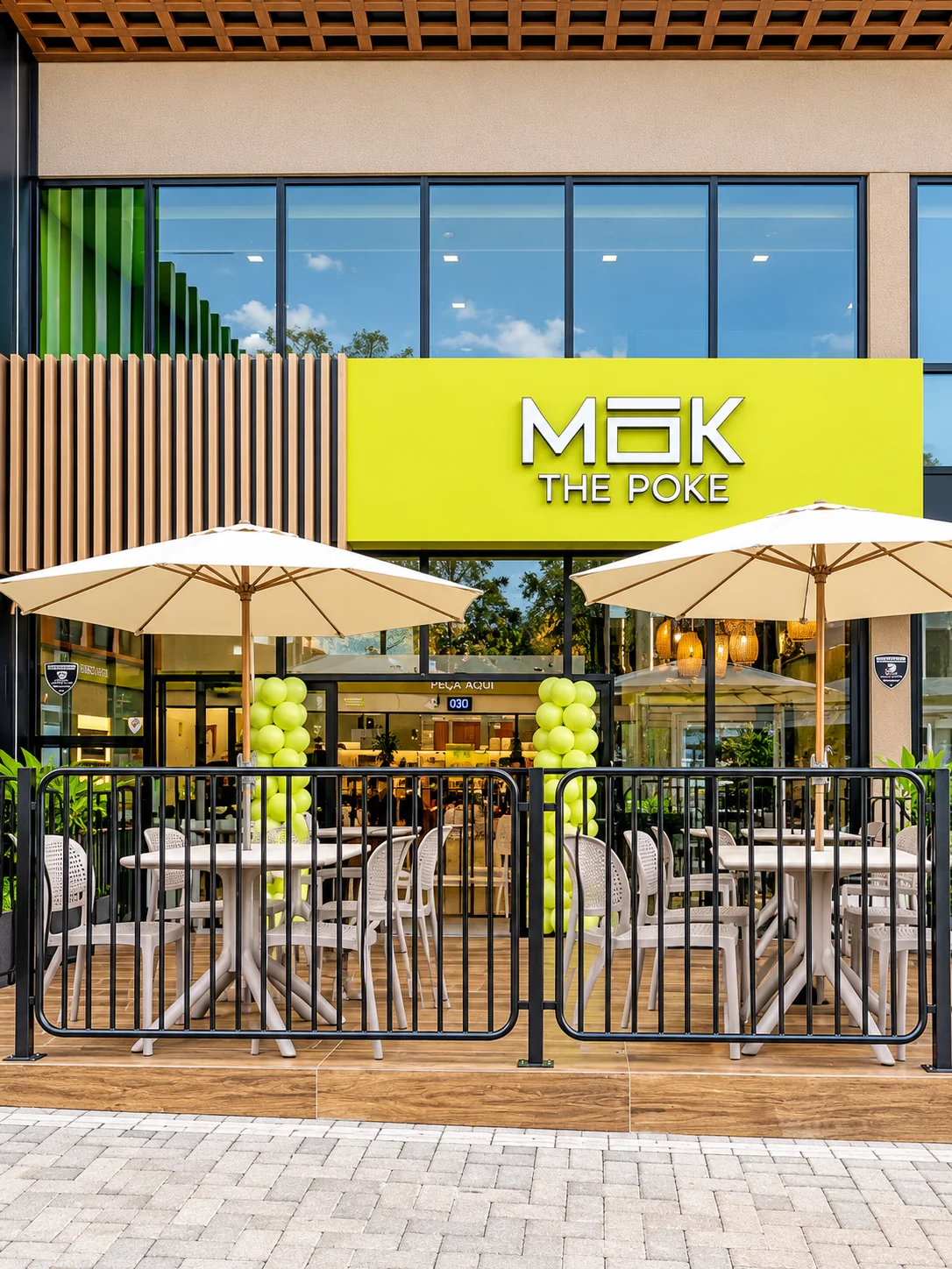 Fachada do MŌK The Poke com varanda